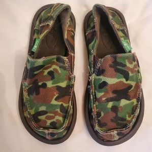 Boys camo sanuks